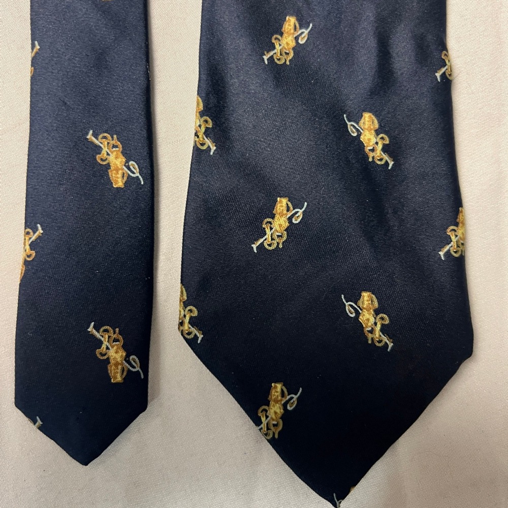 Mens 100% Silk Tie Hand Made Italy‎ Blue Gold Rampant Lion Motif Cherub Pattern